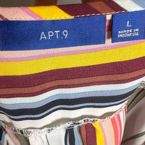 Beautiful colors striped top size large - Picture 4 of 6